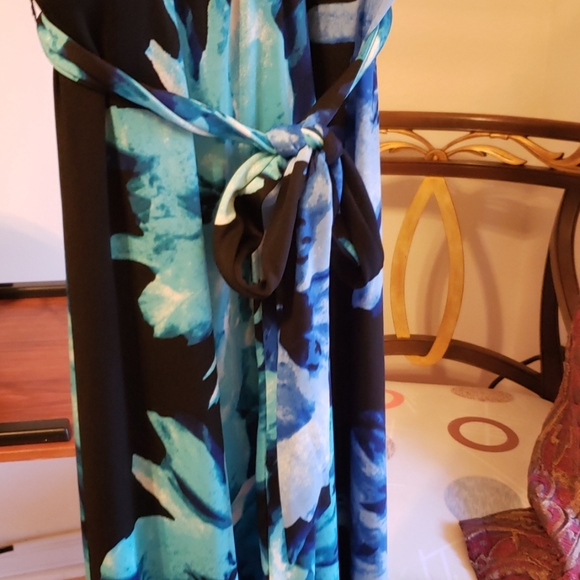 Dress - Picture 7 of 7